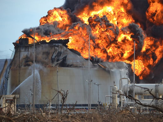 El tercer tanque del patio de almacenamiento de la refinería de Amuay, el 204, se ha incendiado
