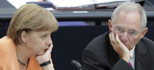 El ministro de Finanzas alemán, Wolfgang Schaeuble con Ángela Merkel