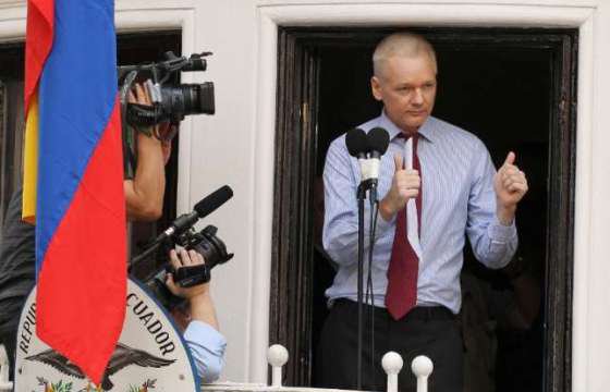 Assange continúa bajo la protección ecuatoriana