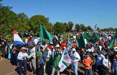Campesinos rechazan orden de abandonar tierras ocupadas