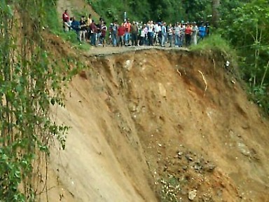 Derrumbe en carretera Sabaneta-Turgua en El Hatillo