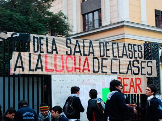 Búsqueda de alternativas frente al modelo neoliberal imperante en Chile