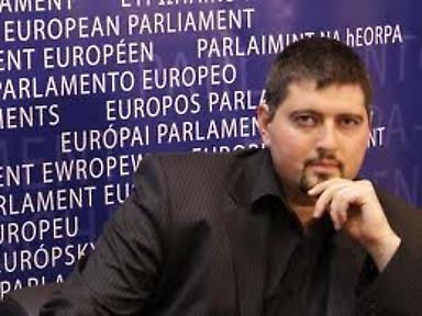 Csanád Szegedi, miembro del Parlamento Europeo y ex líder del  Partido Jobbik