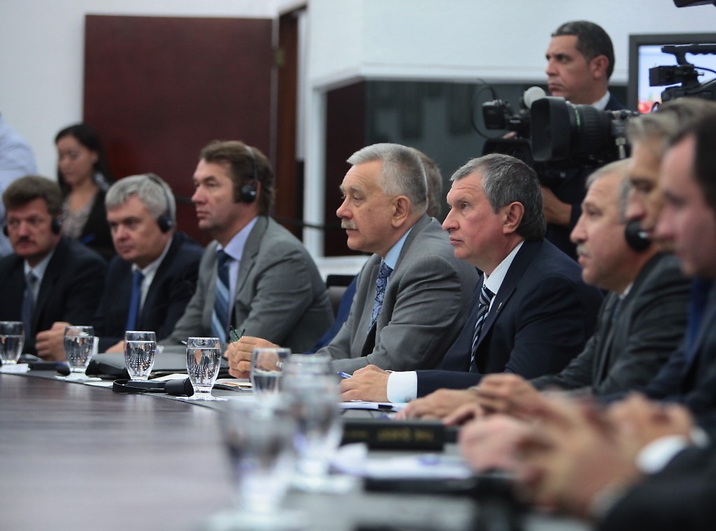 Reunión con representantes de la Federación Rusa, en el Palacio de Miraflores