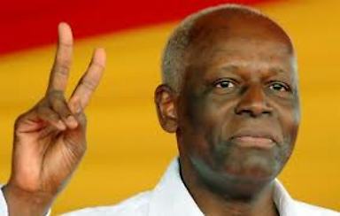 El presidente reelecto de Angola, José Eduardo Dos Santos