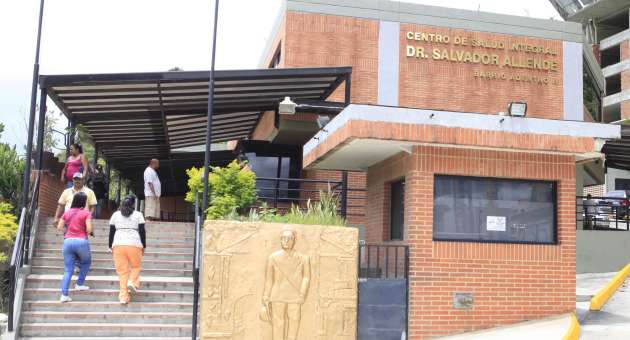 Hoy en día en el CDI Salvador Allende y otras clínicas donde trabajan los cubanos no hay anestesia local, no hay anestesia general, no hay medicina para hipertensos
