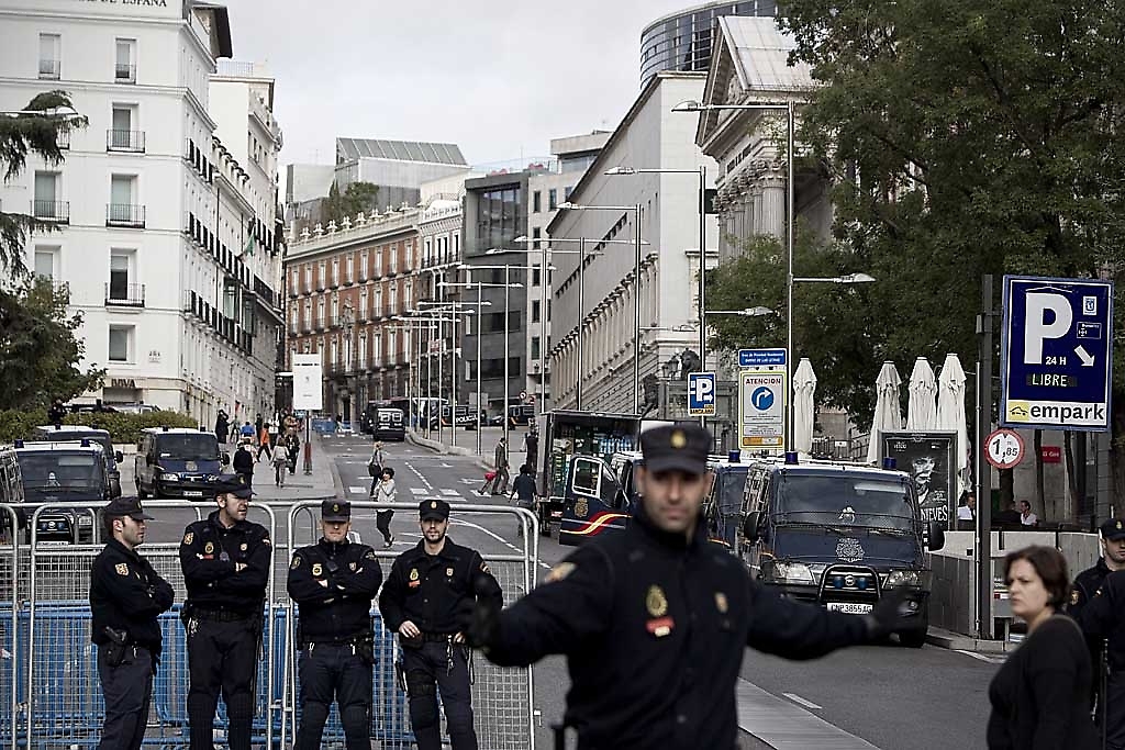 Los accesos al congreso español están tomados por la policía