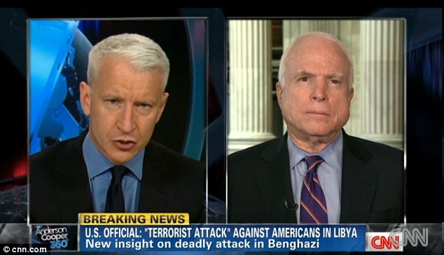 Anderson Cooper habla con el senador John McCain