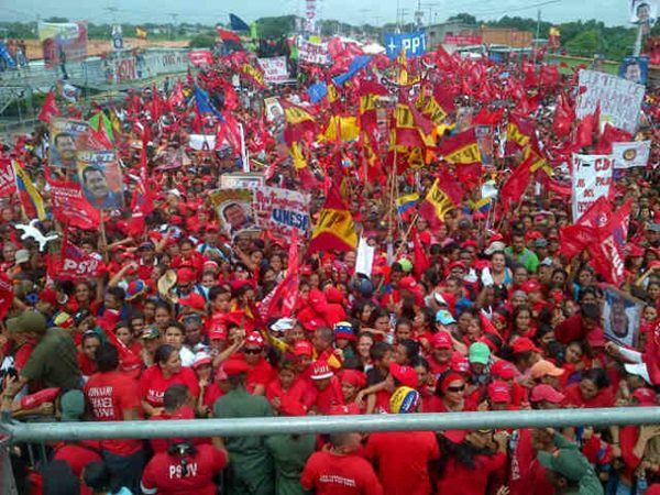 El pueblo de Acarigua se ha desbordado en espera del Candidato de la Patria, Hugo Chávez