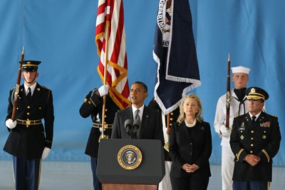 Obama ofreció un discurso durante la ceremonia por la llegada de los cuerpos de los diplomáticos que fallecieron en Libia.
