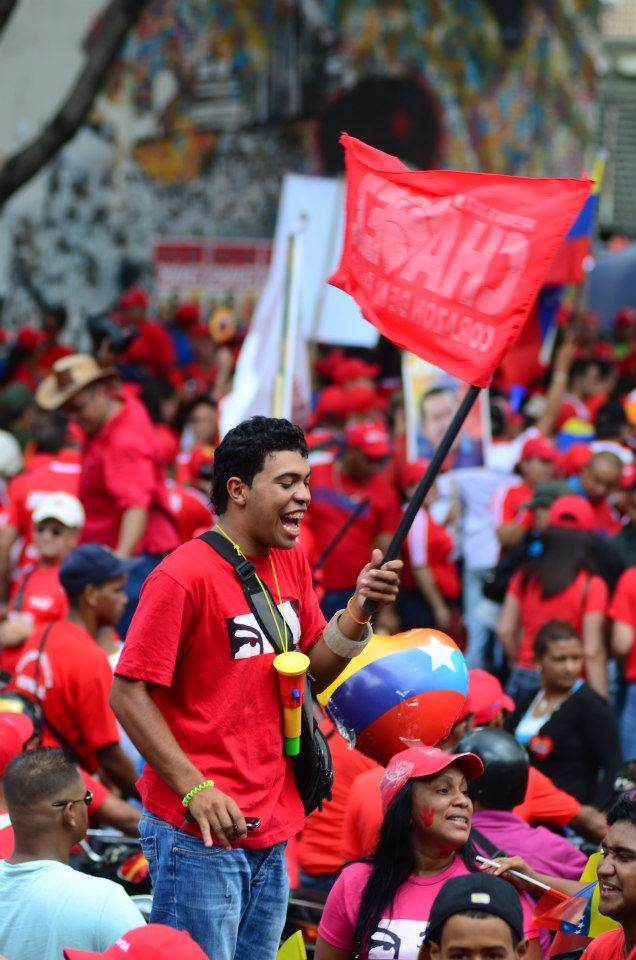 Foto marcha cierre de campaña de Chávez 4 octubre 2012