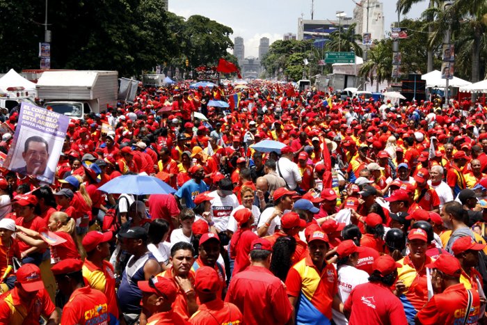 7 avenidas de Caracas repletas de bolivarianos vuelven a esperar el paso de Chávez