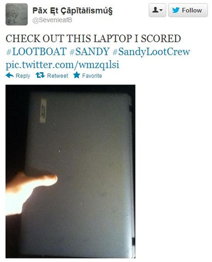 Imagen de un portátil supuestamente robado durante los saqueos y publicada en la popular red de microblogging