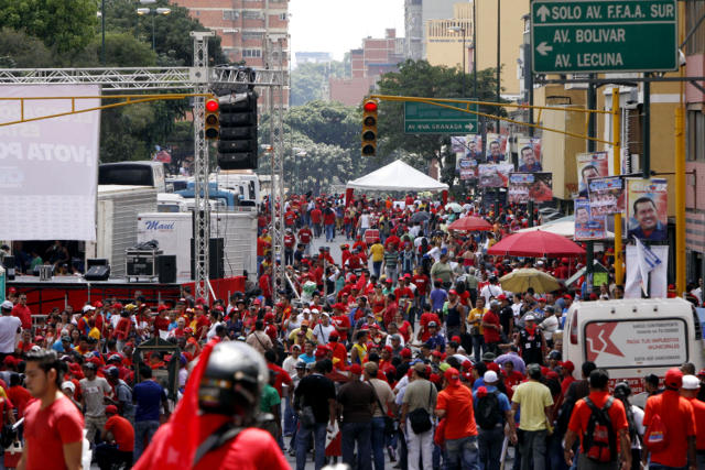 La avenida Lecuna de Caracas, una de las siete colmadas de pueblo en apoyo al Candidato de la Patria, Hugo Chávez