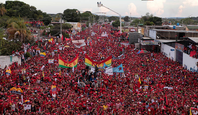 El pueblo en San Carlos, Estado Cojedes, se volcó a las calles a escuchar al Candidato de la Patria, Hugo Chávez