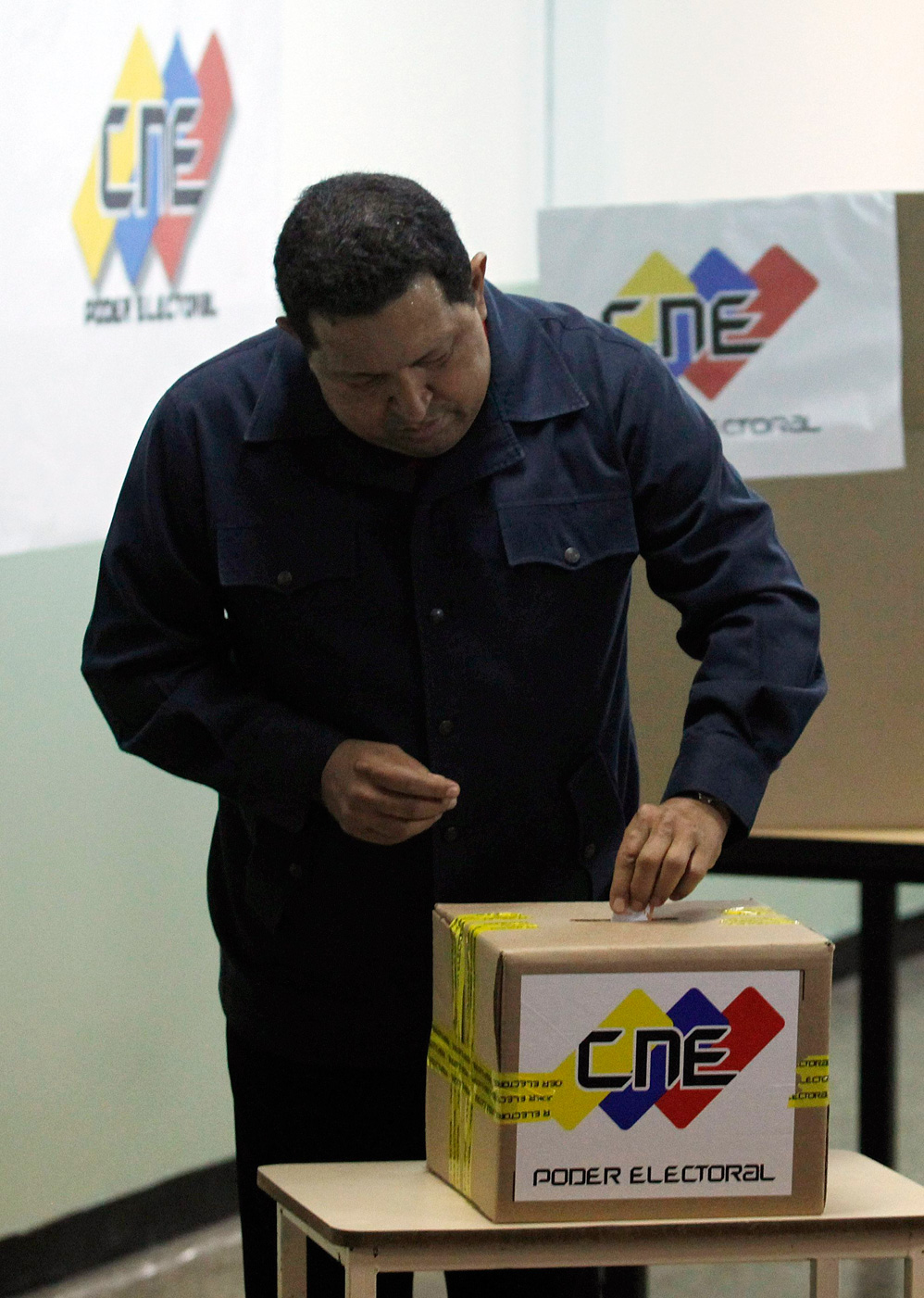 Presidente Chávez ejerciendo su derecho al voto
