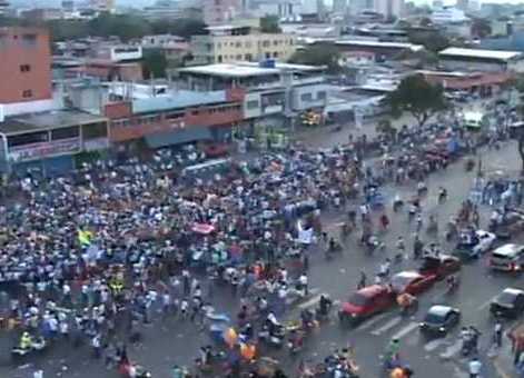 Así fue el tamaño de la convocatoria que acompañó al candidato de la derecha en su recorrido por la Avenida Venezuela de Barquisimeto.