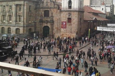 La policía reprimió a la concentración de estudiantes esperaban llegar al centro de Bogotá
