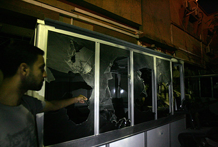 En la ciudad libia de Bengasi un grupo de manifestantes irrumpió en el edificio del canal de televisión estadounidense Al Hurra