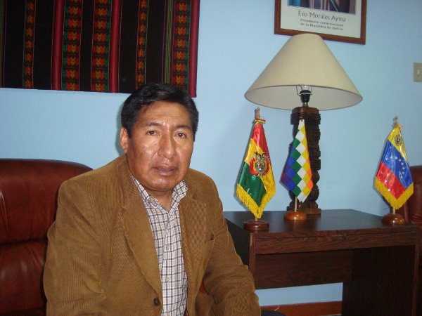Encargado de negocios del estado plurinacional de Bolivia en Venezuela, Javier Sucojayo de la Cruz.