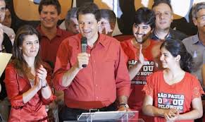 Fernando Haddad, candidato a la alcaldía de Sao Paulo, se impuso este domingo en la segunda vuelta de las elecciones municipales a su rival socialdemócrata José Serra
