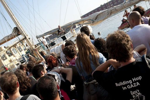 Simpatizantes despiden el barco Estelle en Nápoles