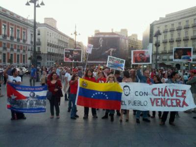 Puerta del Sol en Mardrid, celebración del triunfo del candidato Hugo Chávez Frías