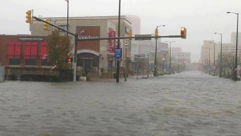 Atlantic City: "la mayoría de la ciudad está bajo el agua"