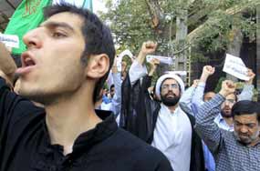 Estudiantes iraníes protestan contra la profanación de lugares santos del Islam