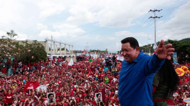 Marea de pueblo recibe a Chávez en Maracay