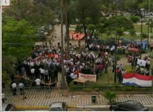 Manifestación frente el Palacio Presidencial en Asunción, Paraguay