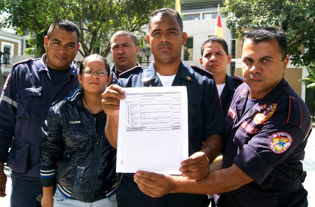Funcionarios protestaron contra gobierno de Capriles y presentaron pruebas de hechos dolosos