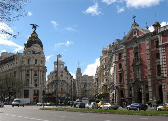 El Ejecutivo concederá el permiso de residencia en España a extranjeros que adquieran una vivienda cuyo precio sea superior a 160.000 euros