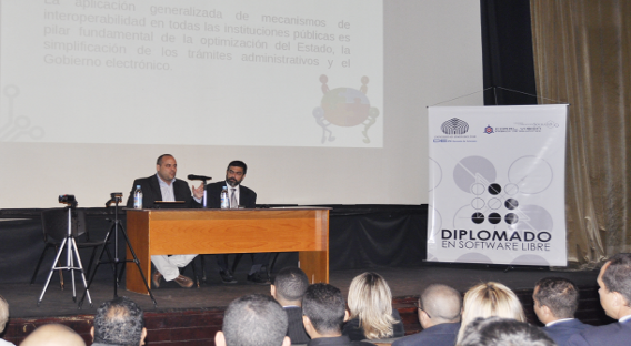 El presidente del CNTI, José Sosa, dictó a los graduandos de la III cohorte del Diplomado de Software Libre una charla sobre la Interoperabilidad (IO) y Gobierno Electrónico en Venezuela