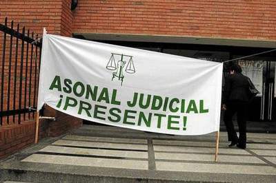 El pasado 11 de octubre, miles de funcionarios de la rama judicial colombiana comenzaron un paro en reclamo por una nivelación salarial