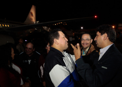 Muy animado llegó el presidente Chávez