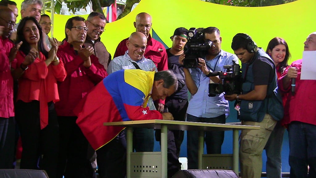 Luis Acuña candidato a la gobernación de Sucre firma el acta de compromiso