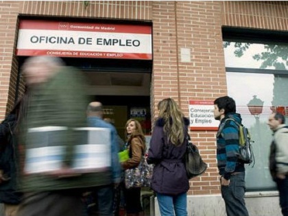 La destrucción de empleo en España vuelve a cebarse con el sexo femenino