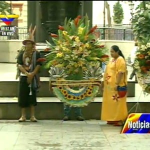 Ofrenda floral de los pueblos indígenas en el Día Nacional de Guaicaipuro y de los Caciques de la resistencia