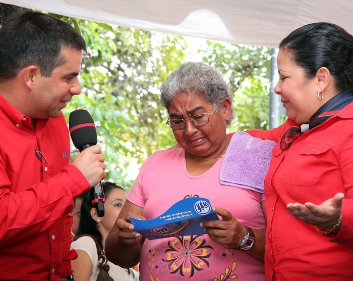 Presidente del IVSS Carlos Rotondaro y Yadira Córdova, Vicepresidenta del Área Social