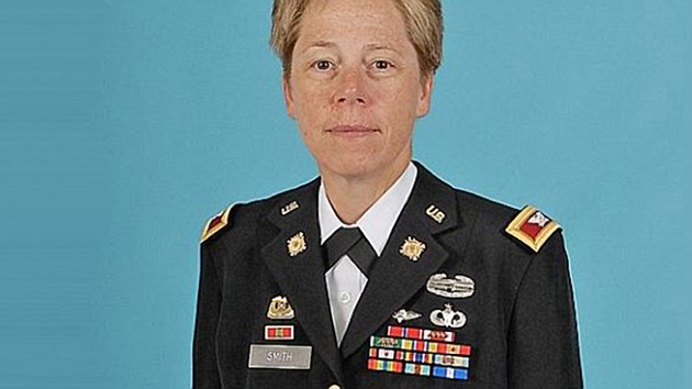 Tammy Smith de 49 años fue ascendida al rango de general de brigada