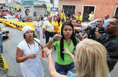 Periodista del SNMP fue agredida por seguidores de Capriles en La Pastora