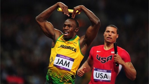 Usain Bolt celebra la victoria jamaicana