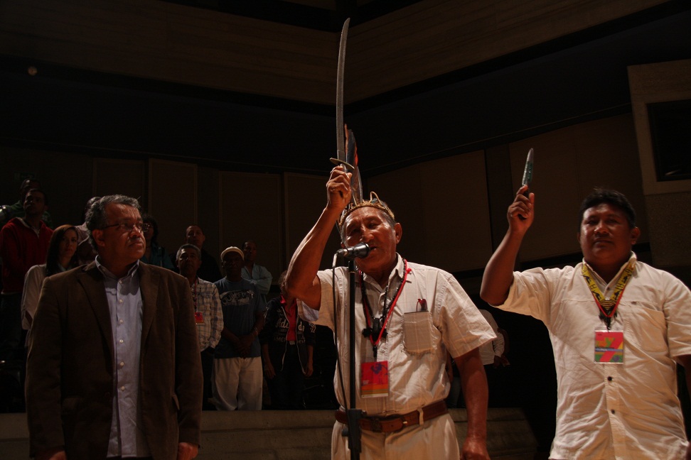 Los Mapoyo muestran la Espada legada por El Libertador