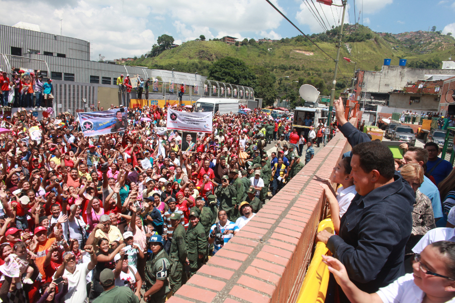 Presidente Chávez inaugura la UE Claudio Feliciano en Macarao