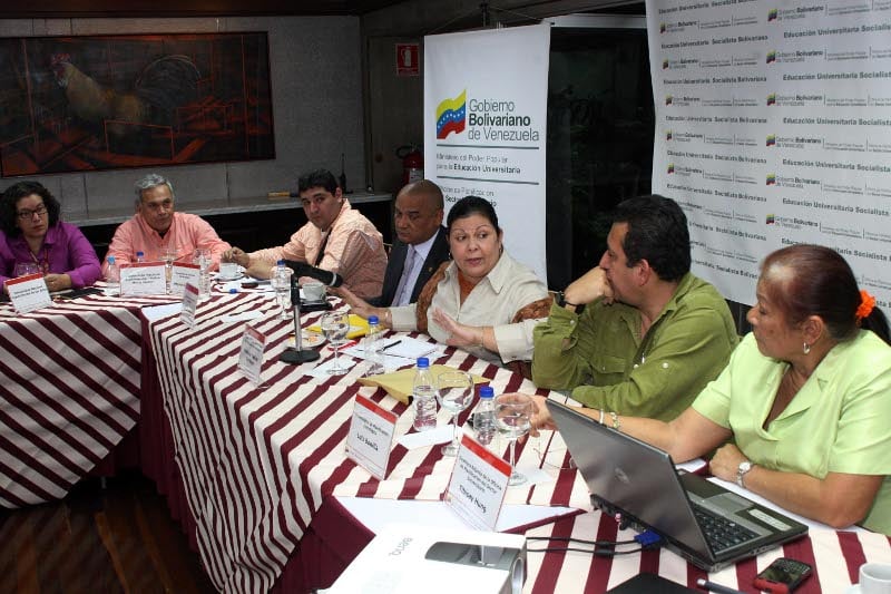 Ministra Yadira Córdova con miembros de ARBOL