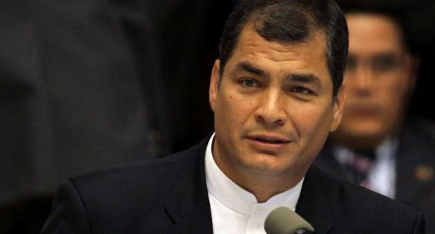 El presidente de Ecuador, Rafael Correa retornó a Quito luego de visitar al presidente Chávez en La Habana