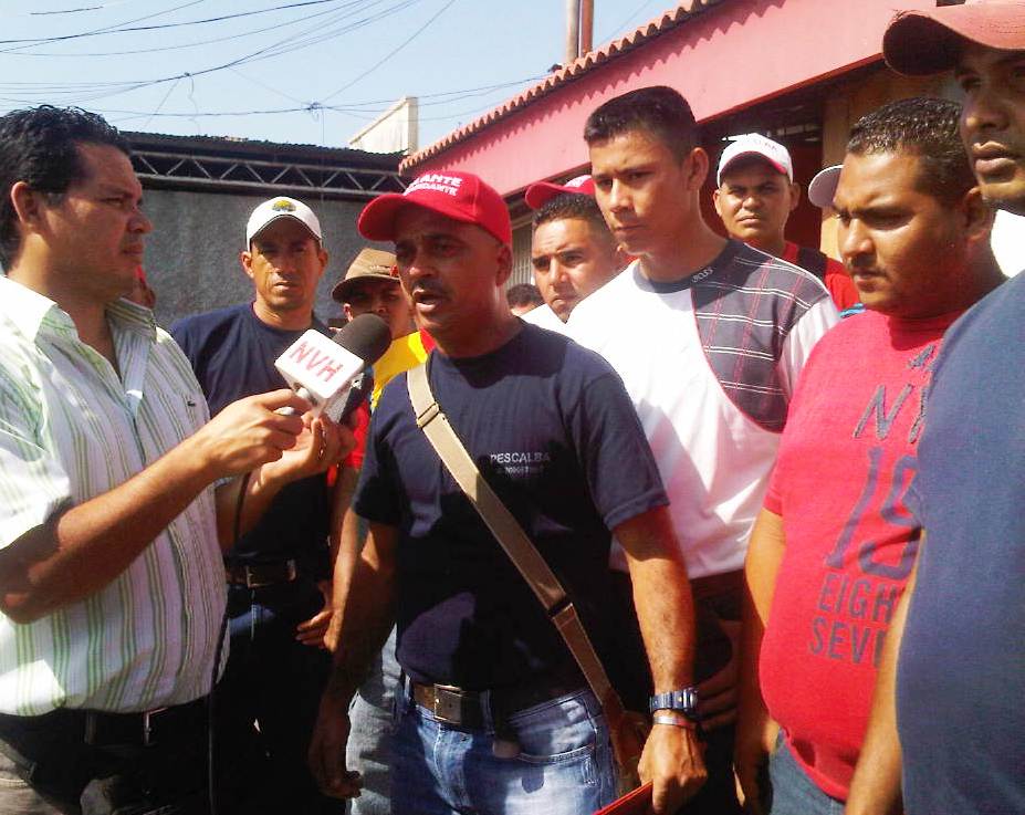 Jhonny Esparragoza junto a directivos del sindicato Mariscal Sucre