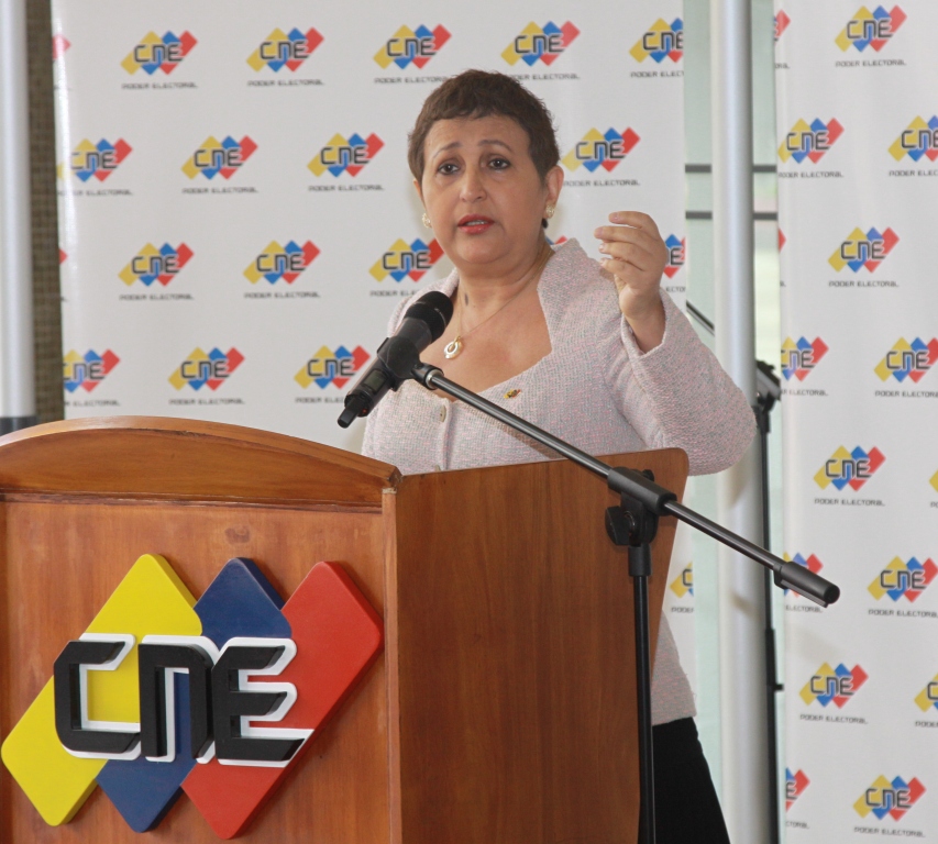 La presidenta del Poder Electoral, Tibisay Lucena