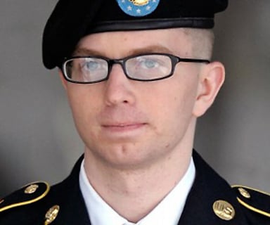 Bradley Manning, valiente soldado que arriesgó su carrera y hasta su vida por informar al mundo de los crímenes de guerra y las manipulaciones imperialistas del régimen estadounidense.